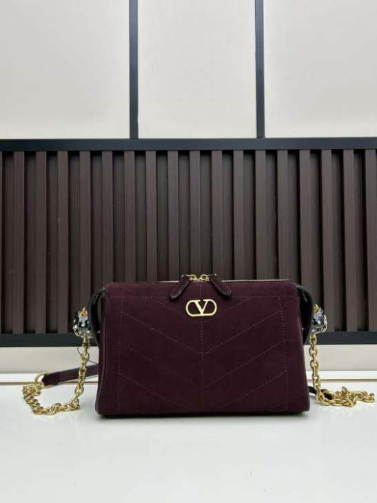 Picture of Valentino Handbags _SKUfw225797542fw